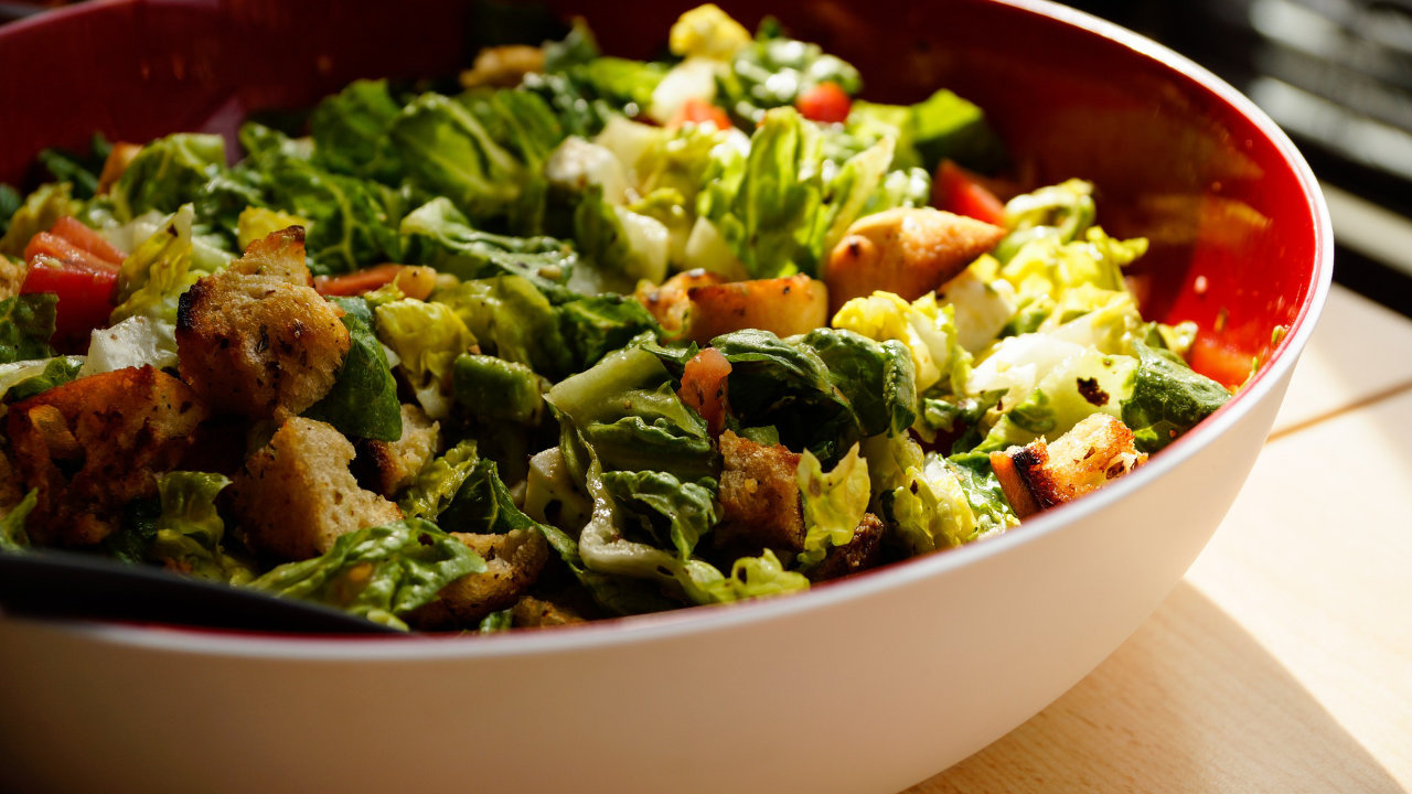 Green salad with mixed veggies in a bowl