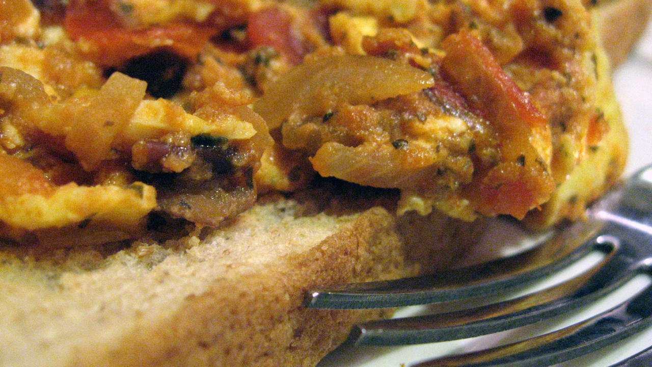 Toast, scrambled eggs, and a fork